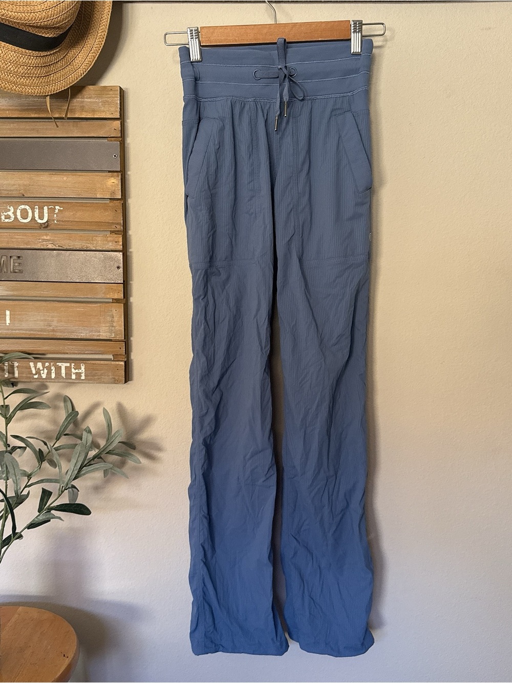 Lululemon Dance Studio Mid-Rise Pant *Regular in Washed Denim size 0
